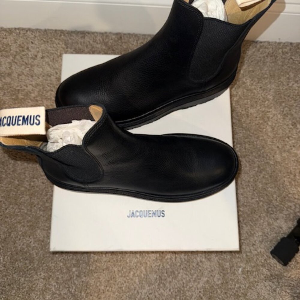 (NEW) JACQUEMUS Black La Casa 'Les bottines Pavane' BLACK CHELSEA BOOTS - Picture 4 of 7
